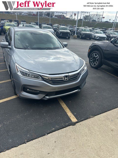 Used 2017 Honda Accord Touring image 1