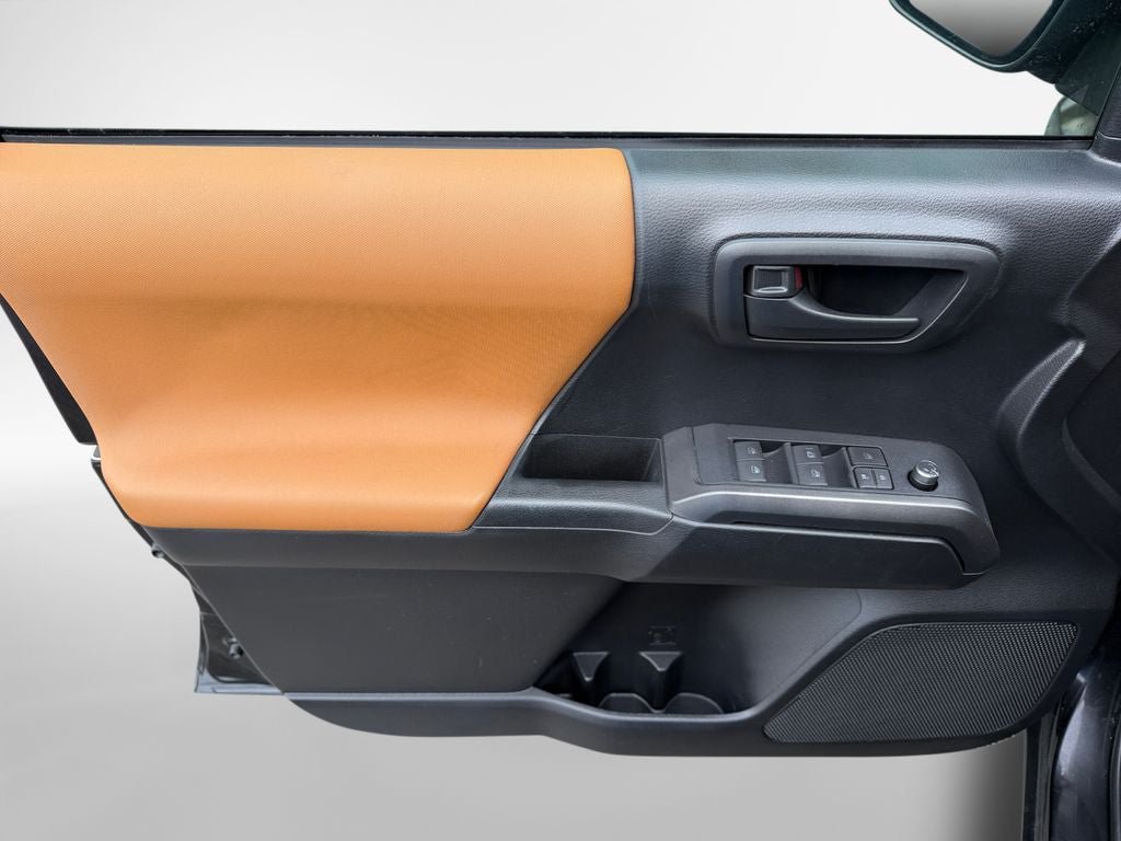 Used 2018 Toyota Tacoma SR5 RWD image 16