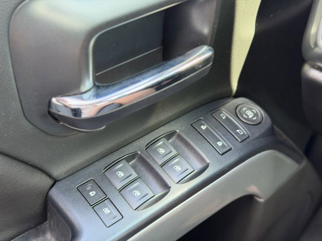 Used 2018 Chevrolet Silverado 1500 LT w/ Texas Edition AWD/4WD image 21