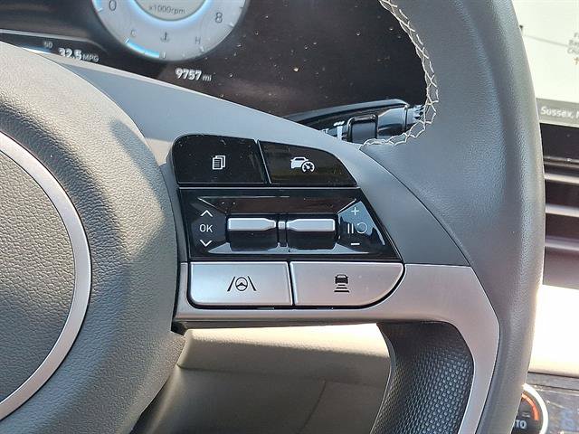 Certified 2025 Hyundai Elantra SEL FWD image 18