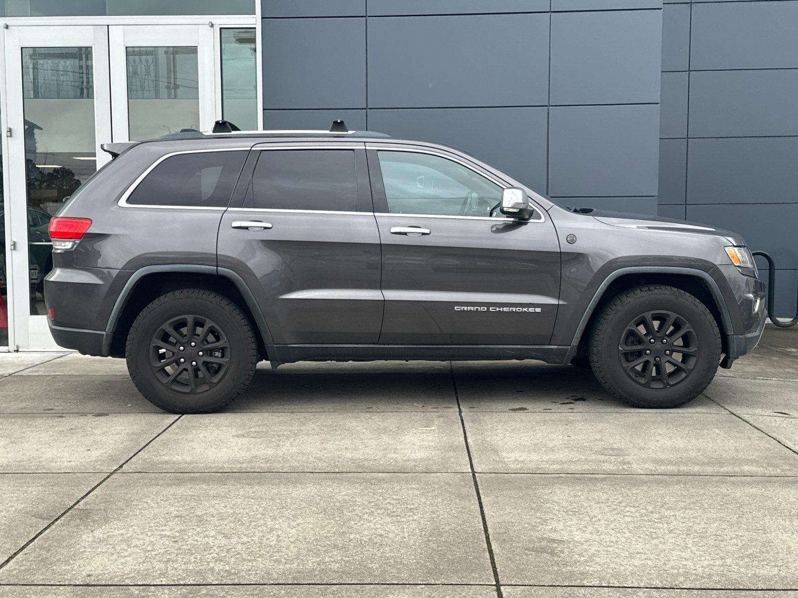Used 2015 Jeep Grand Cherokee Limited w/ Trailer Tow Group IV AWD/4WD image 3