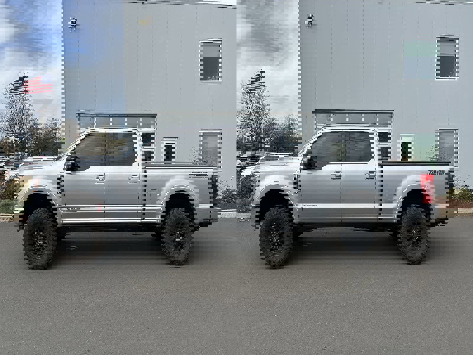 Used 2020 Ford F350 Lariat w/ Tremor Off-Road Package image 2