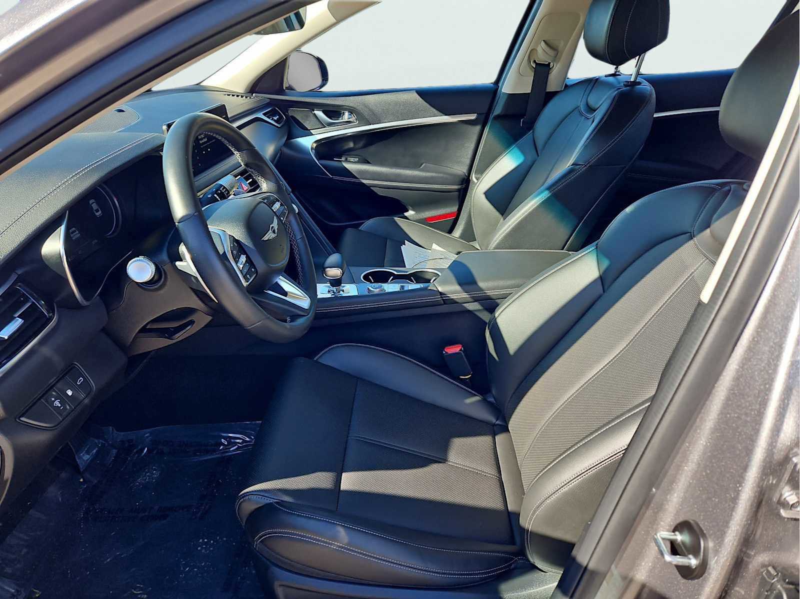 Used 2025 Genesis G70 2.5T image 15