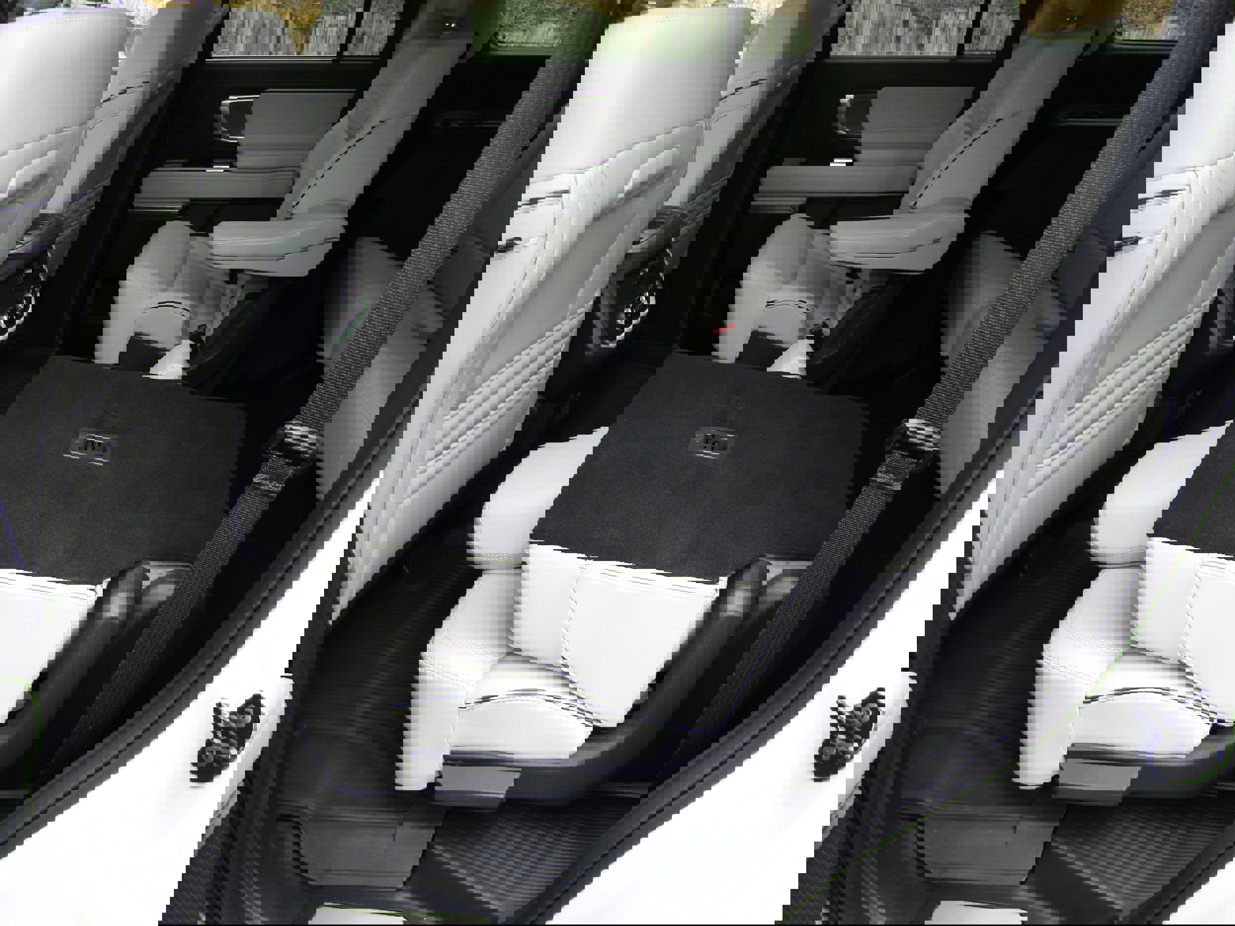 Used 2025 Ford Expedition Platinum w/ Platinum Ultimate Package image 37