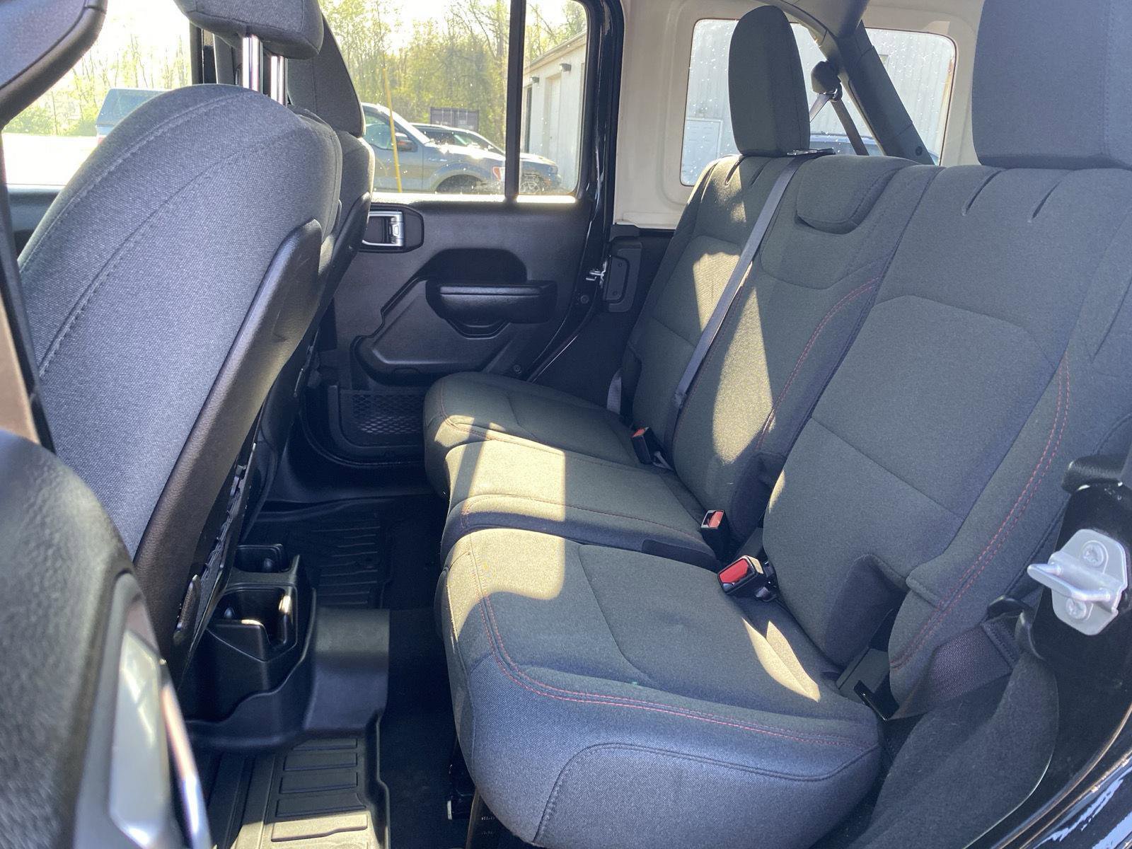 Used 2025 Jeep Wrangler Unlimited Rubicon w/ Convenience Group AWD/4WD image 27