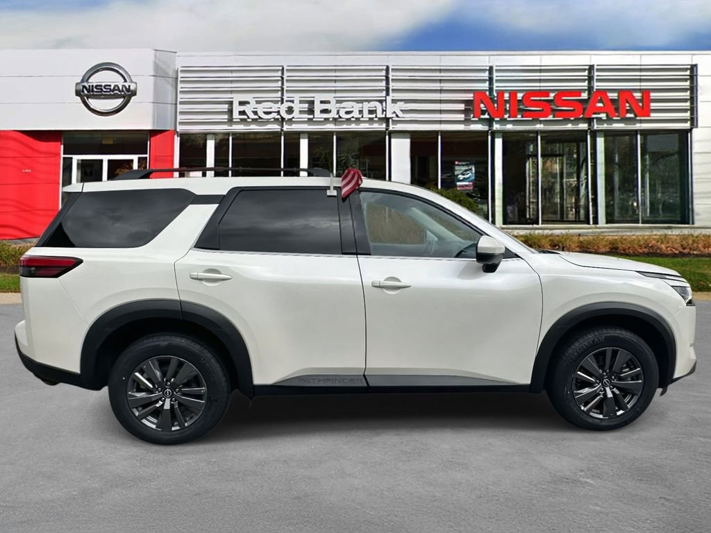 Used 2024 Nissan Pathfinder SV AWD/4WD image 4