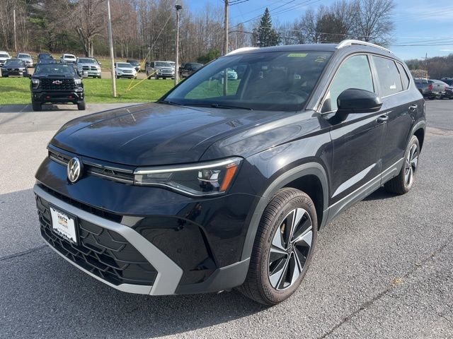 Used 2025 Volkswagen Taos SE image 9
