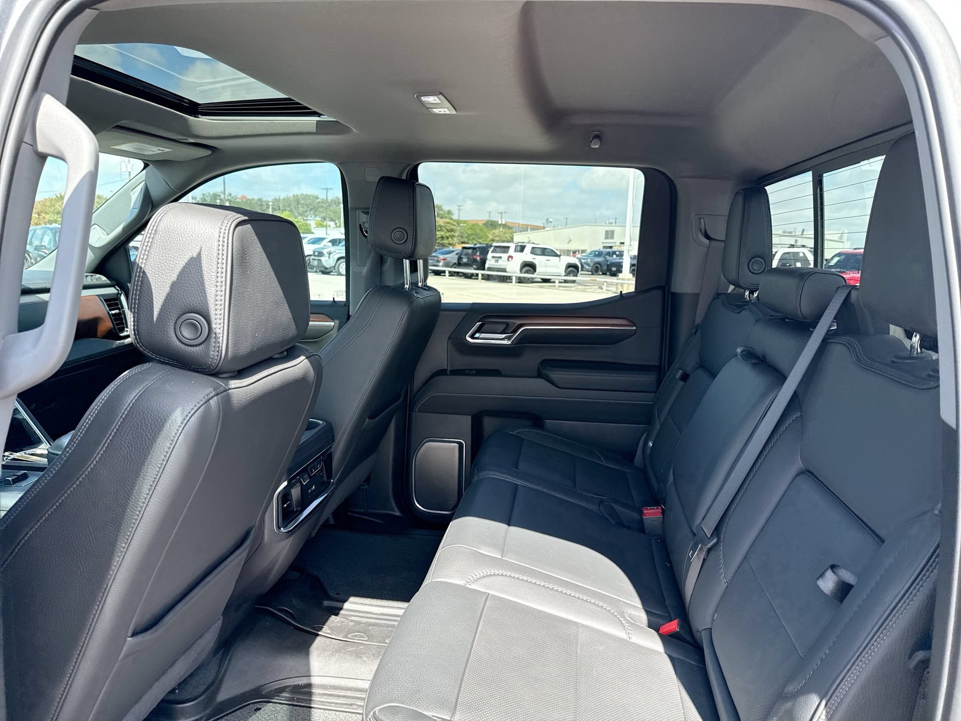 Used 2024 GMC Sierra 1500 Denali w/ Technology Package AWD/4WD image 24