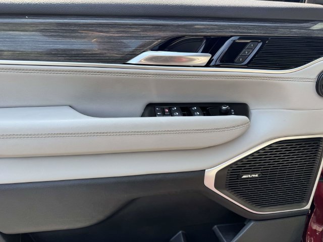 Used 2022 Jeep Wagoneer Series III w/ Flexible Seating Group AWD/4WD image 14