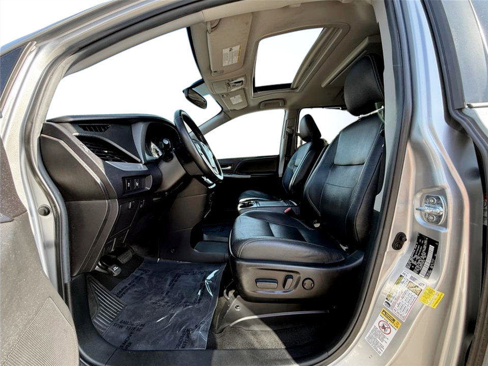 Used 2015 Toyota Sienna SE Premium image 23