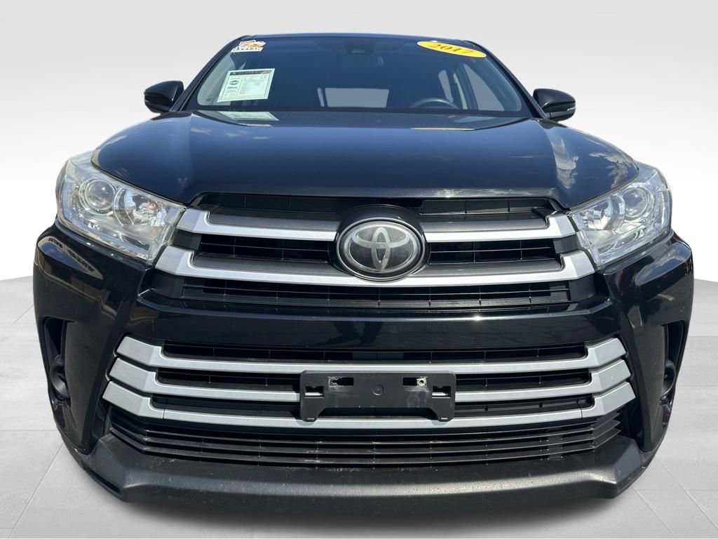 Used 2017 Toyota Highlander LE w/ Carpet Mat Package AWD/4WD image 10