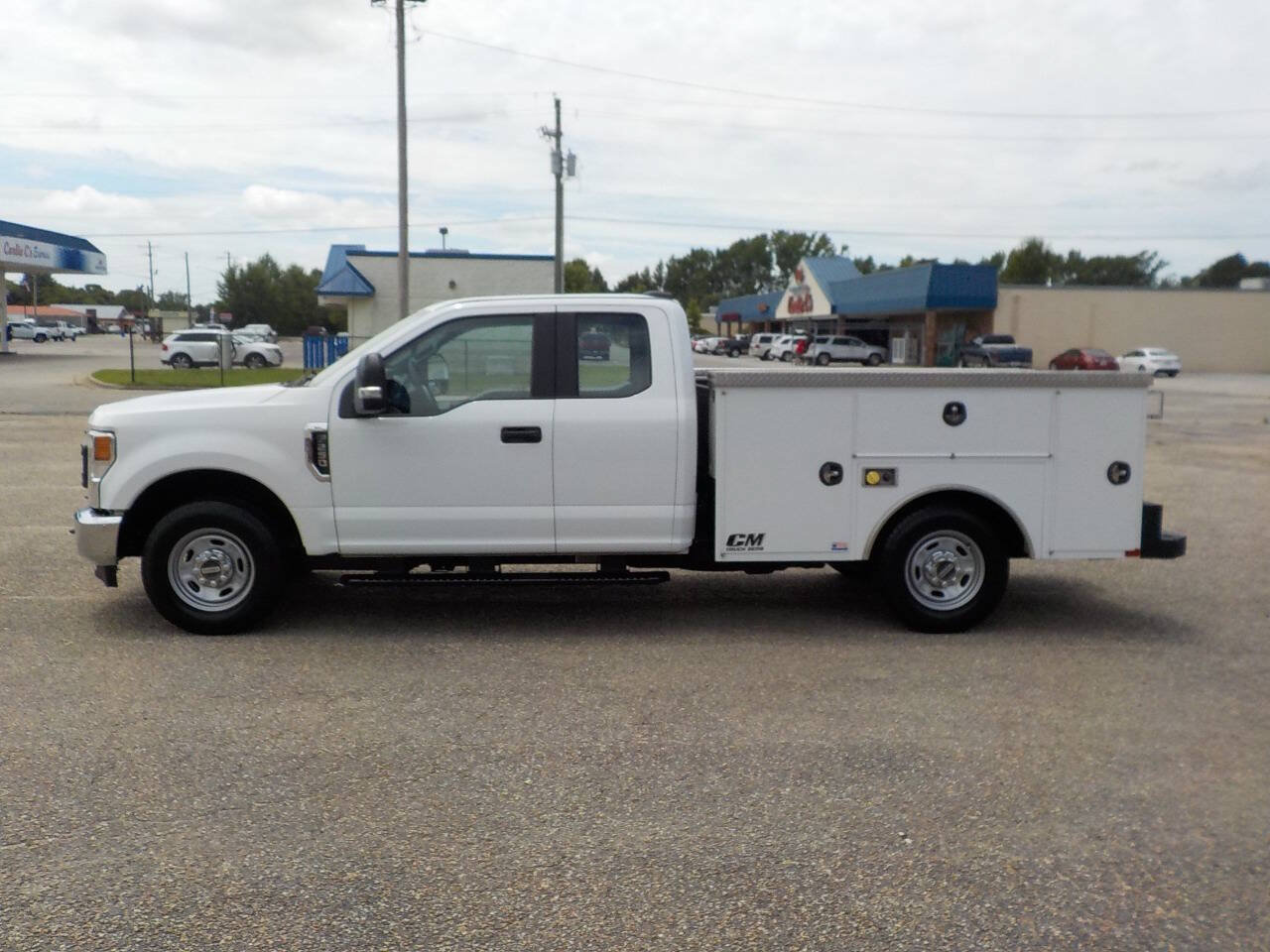Used 2022 Ford F250 XL w/ Power Equipment Group RWD image 2