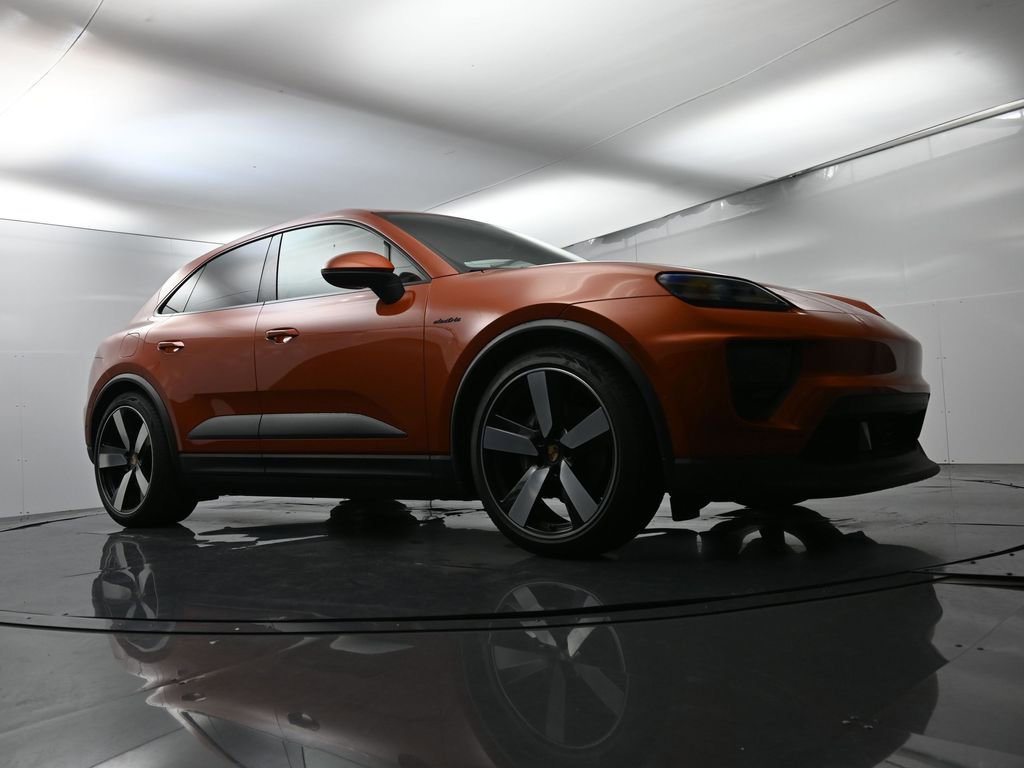 Certified 2025 Porsche Macan Electric image 53