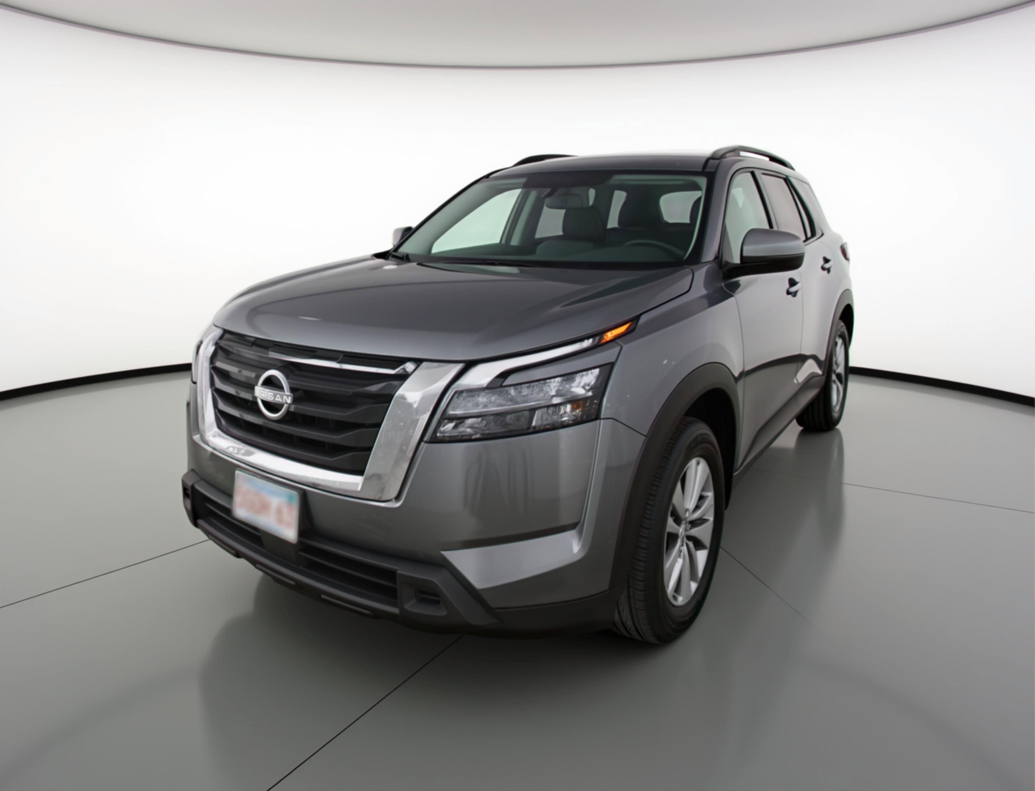 Used 2025 Nissan Pathfinder SV image 3