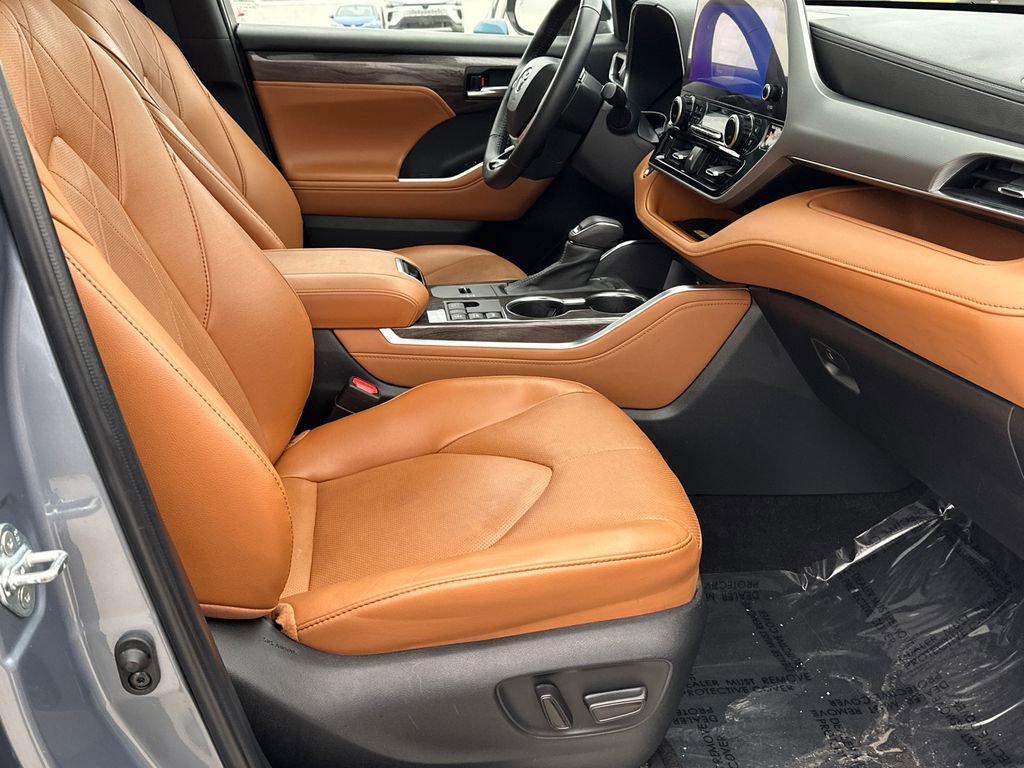 Used 2023 Toyota Highlander Platinum image 12