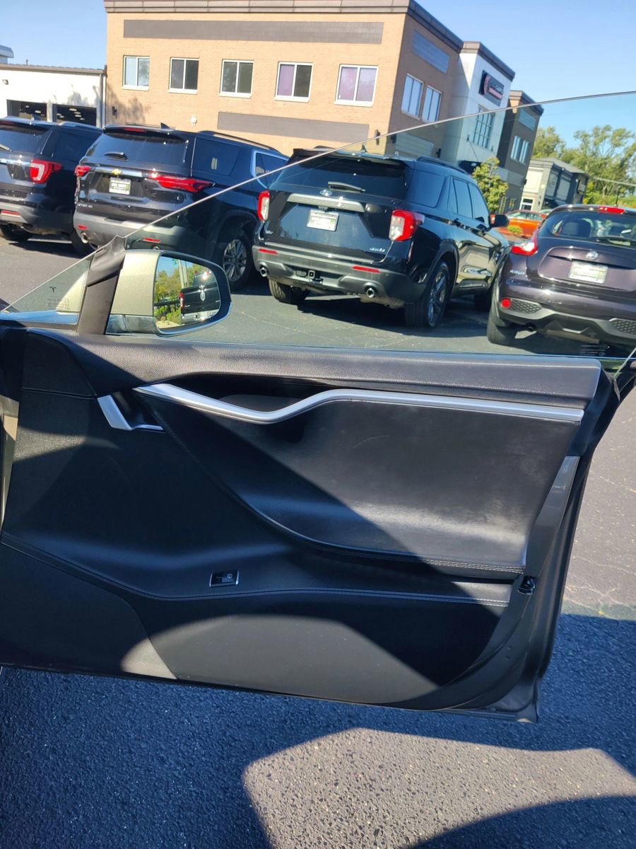 Used 2015 Tesla Model S 85D image 30
