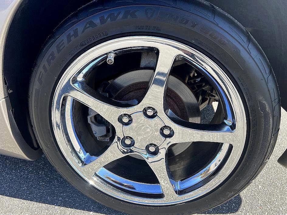 Used 2001 Chevrolet Corvette Convertible w/ Preferred Equipment Group2 image 10