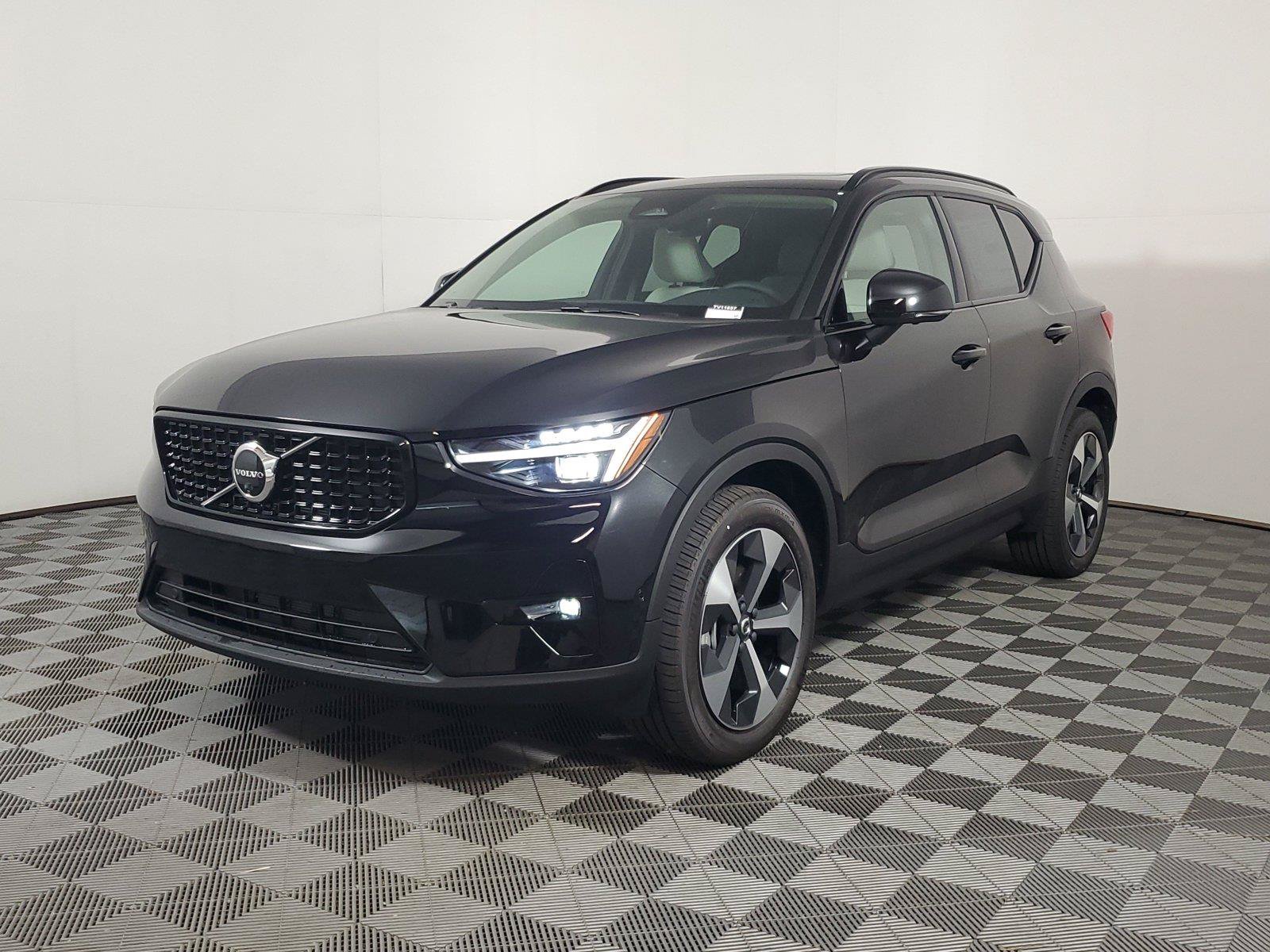 New 2026 Volvo XC40 B5 Plus w/ Protection Package Premier AWD/4WD image 3
