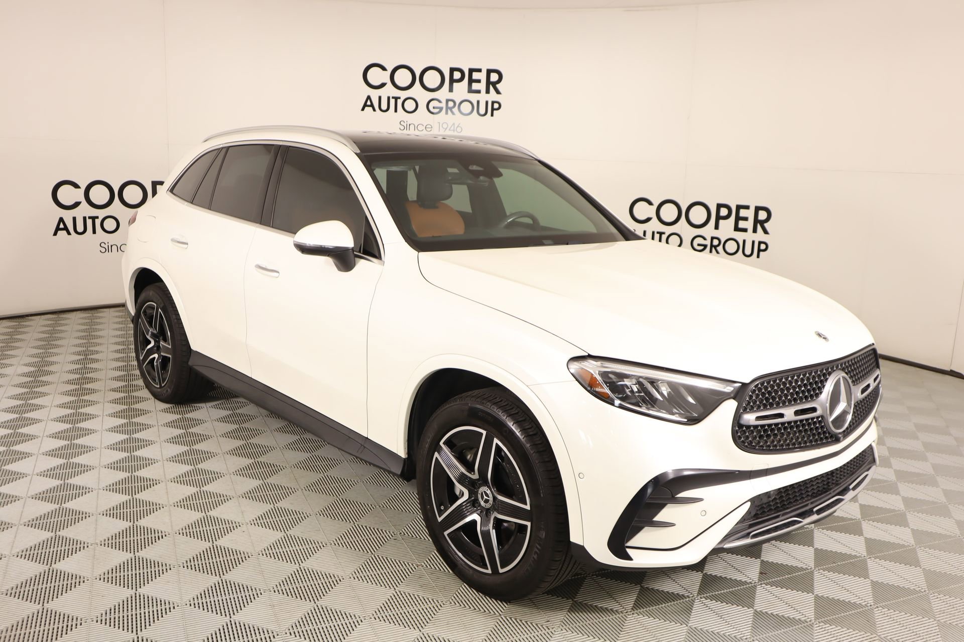 Used 2023 Mercedes-Benz GLC 300 4MATIC image 1