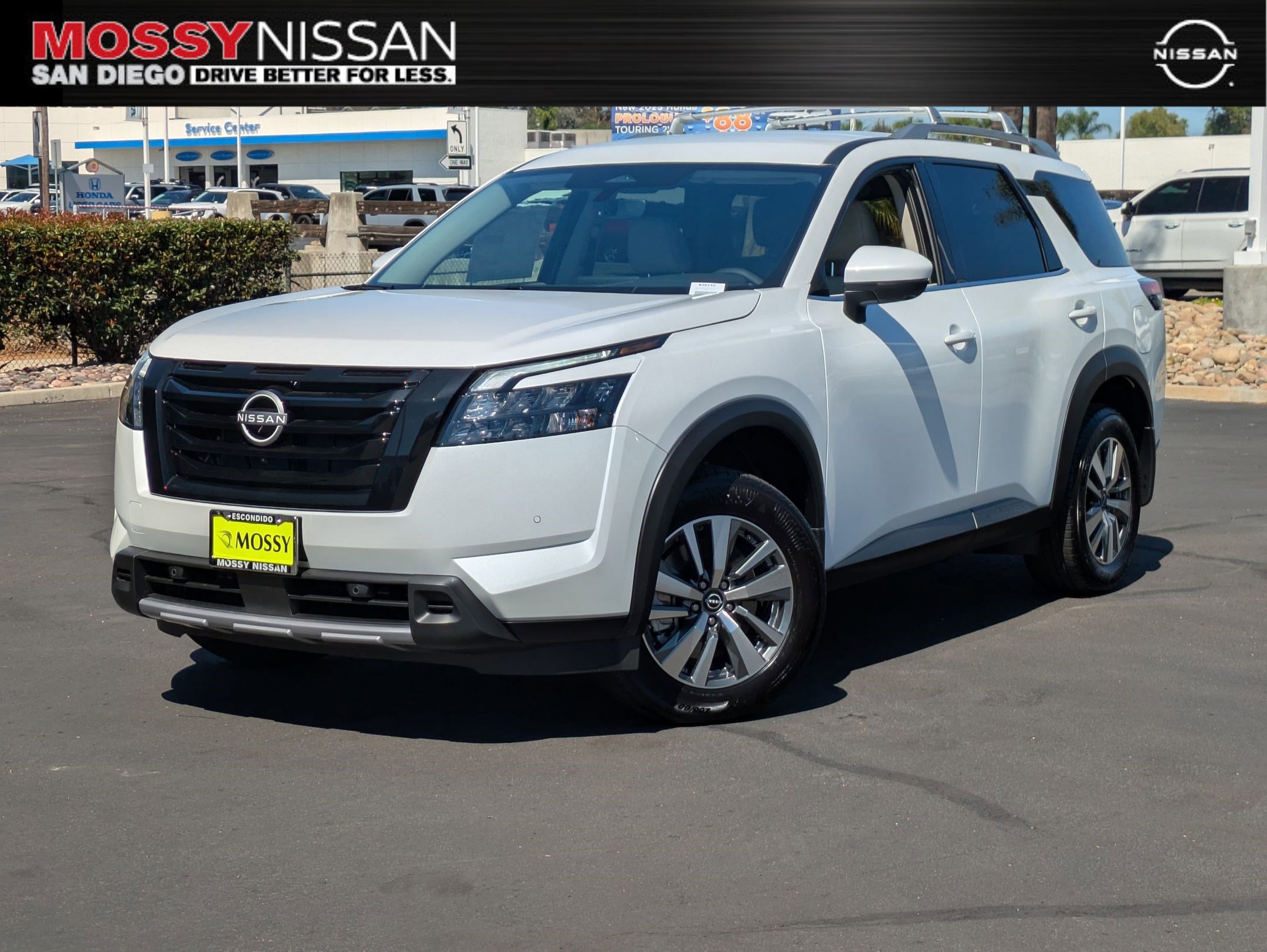 New 2025 Nissan Pathfinder SL w/ Black Appearance Package
