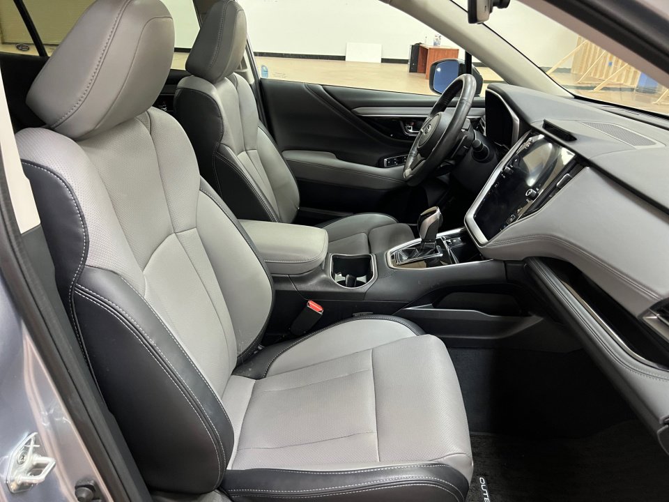 Used 2023 Subaru Outback Limited image 31