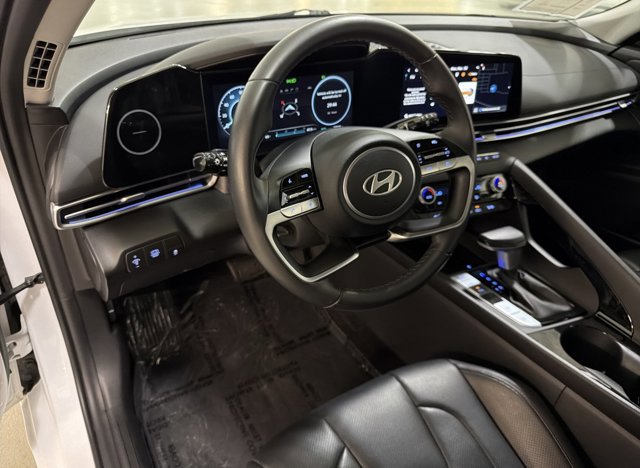 Used 2024 Hyundai Elantra Limited image 14