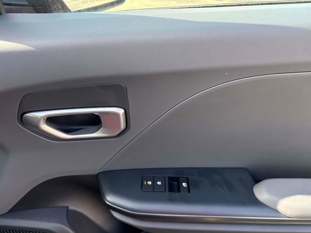 Used 2025 Kia K4 LXS image 17