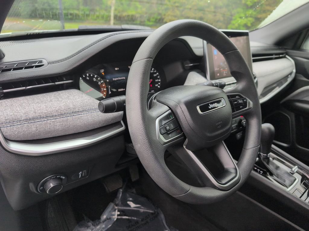 Used 2023 Jeep Compass Sport image 33