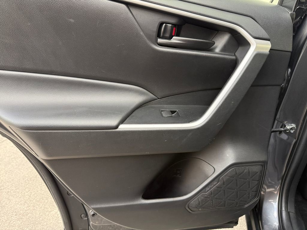 Used 2022 Toyota RAV4 LE image 25