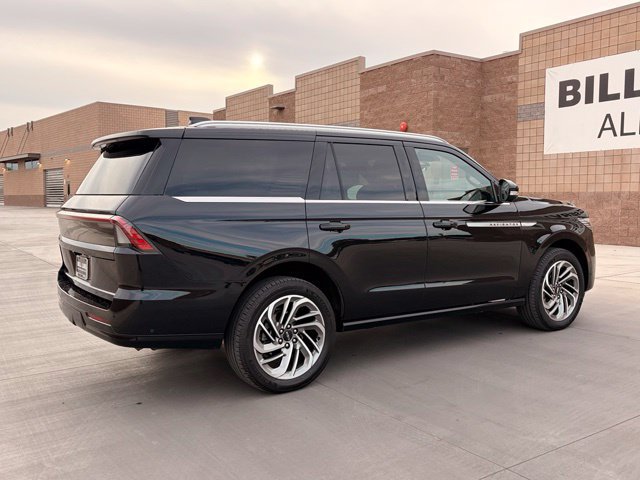 Used 2025 Lincoln Navigator Reserve AWD/4WD image 7