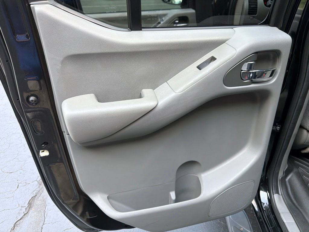 Used 2021 Nissan Frontier SV w/ Midnight Edition Floor Mats AWD/4WD image 11