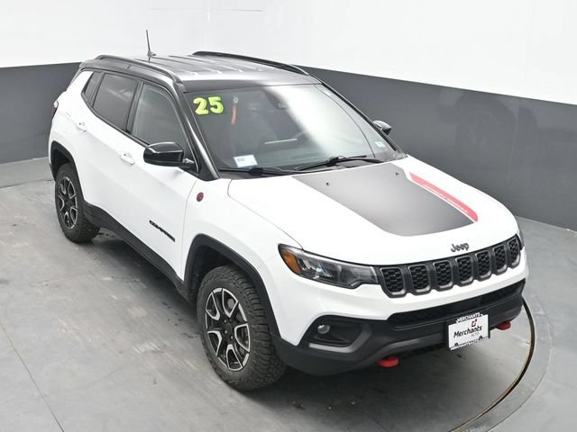 Used 2025 Jeep Compass Trailhawk AWD/4WD image 19