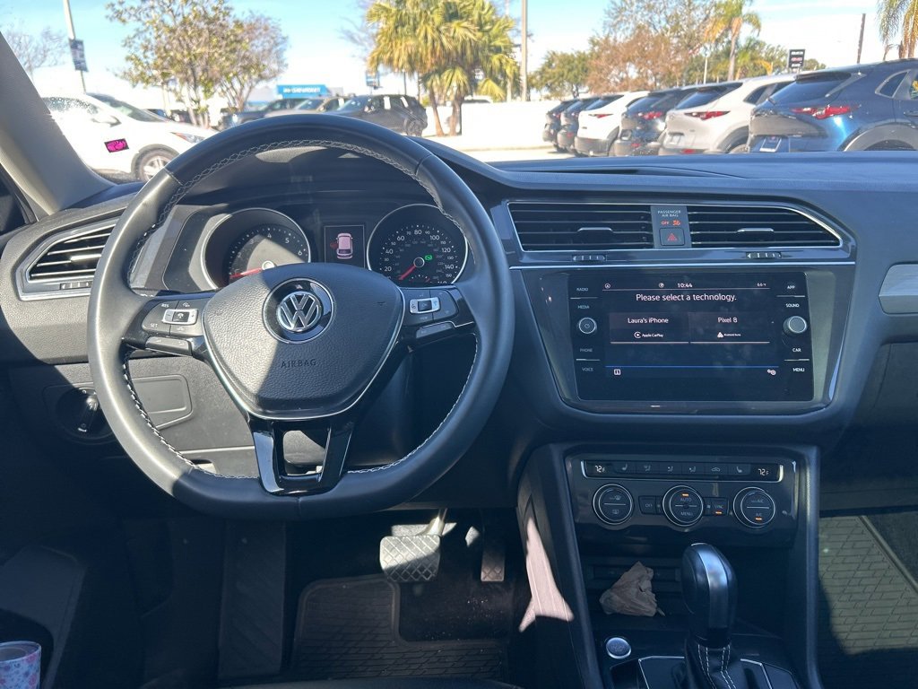 Used 2021 Volkswagen Tiguan SE w/ Panoramic Sunroof Package image 3