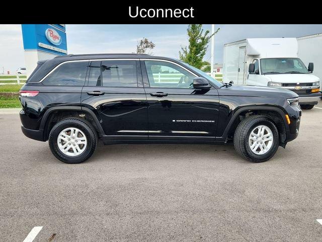 Used 2025 Jeep Grand Cherokee Laredo AWD/4WD image 12
