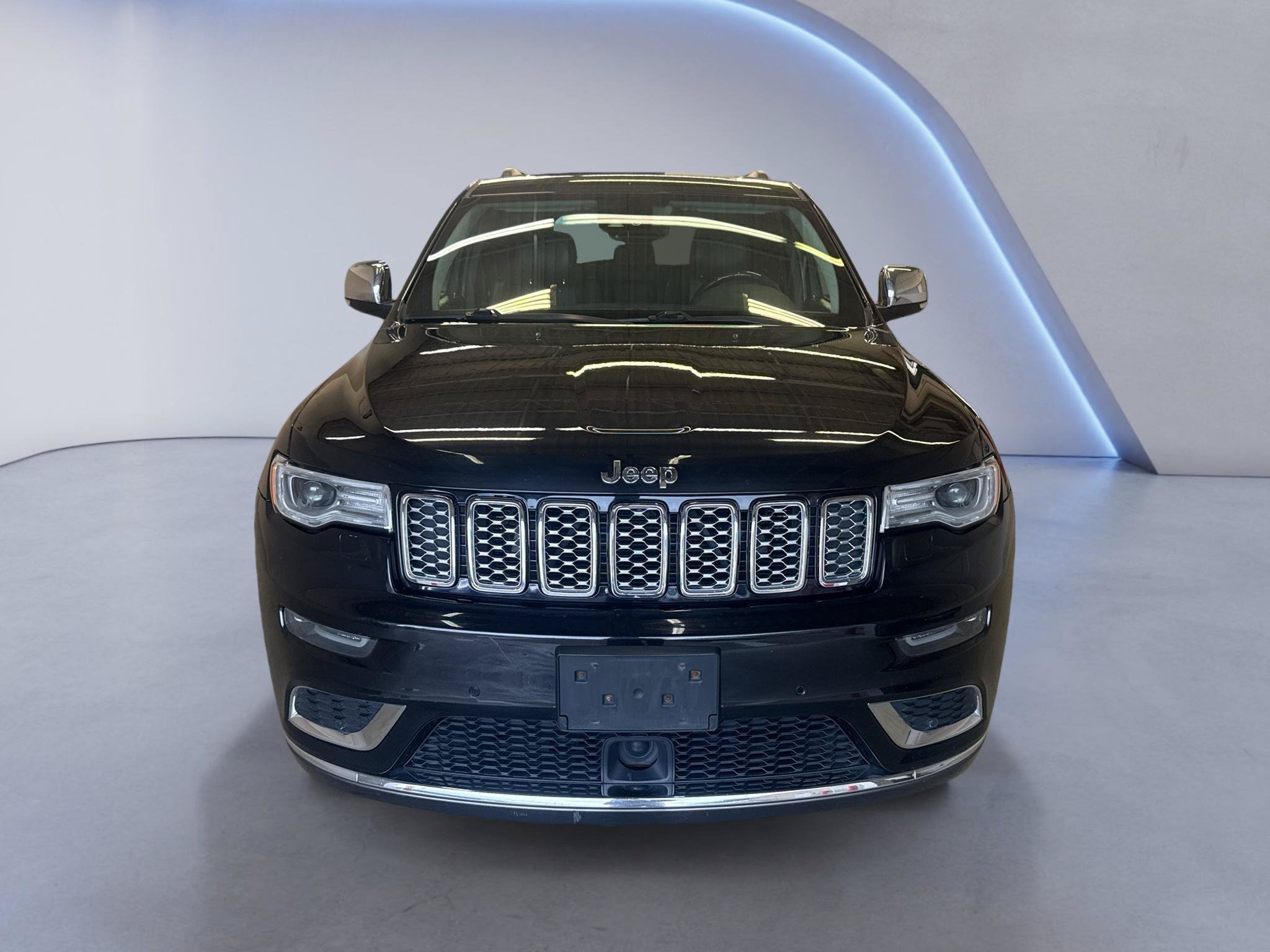 Used 2017 Jeep Grand Cherokee Summit AWD/4WD image 2