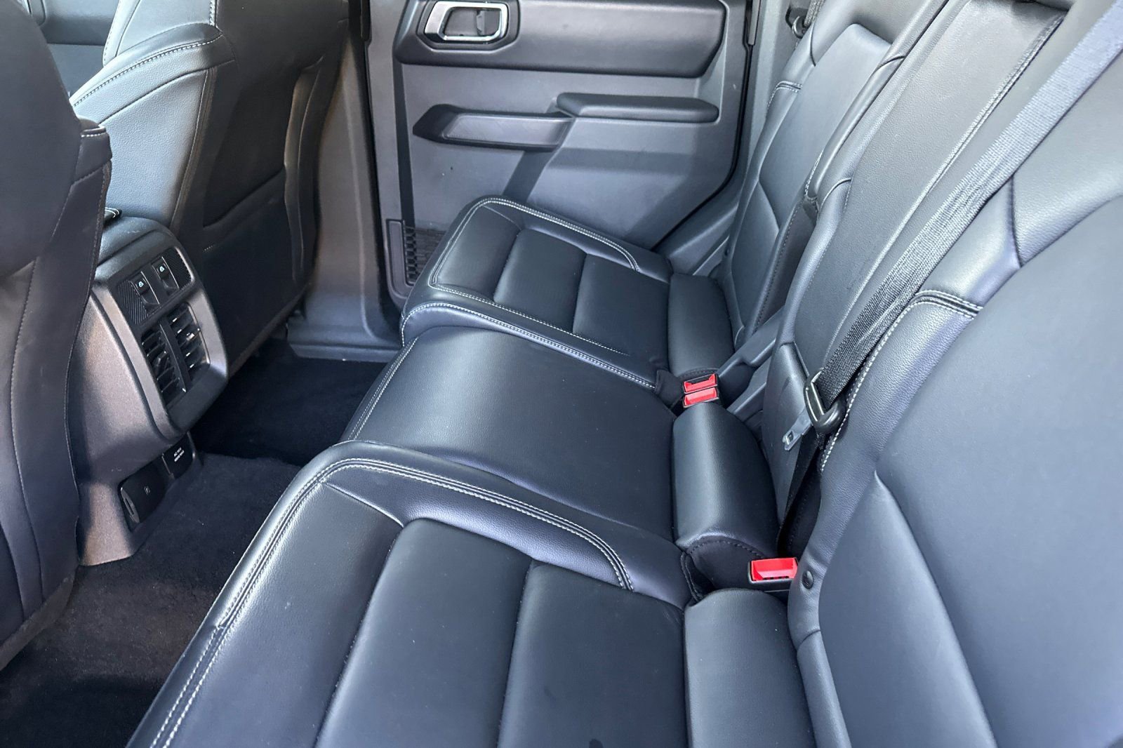 Used 2025 Ford Bronco Outer Banks image 12