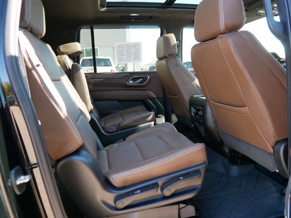Used 2023 Chevrolet Suburban High Country AWD/4WD image 15