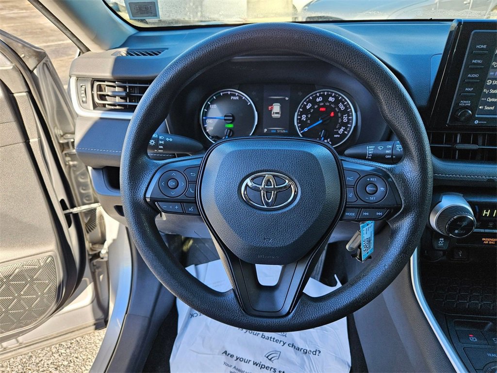 Used 2021 Toyota RAV4 LE image 10
