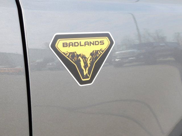 Used 2025 Ford Bronco Badlands image 39