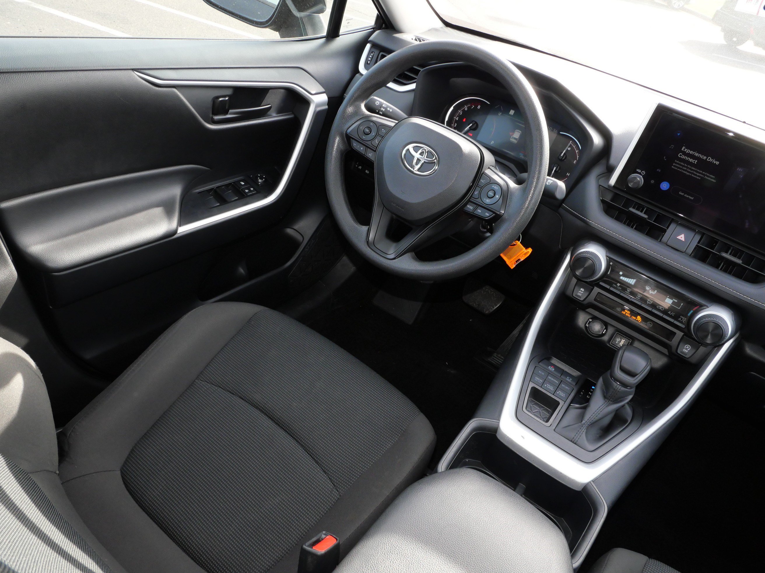 Certified 2025 Toyota RAV4 LE AWD/4WD image 9