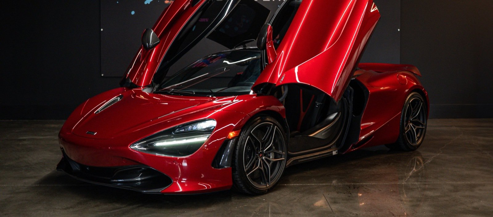 Used 2018 McLaren 720S RWD image 2