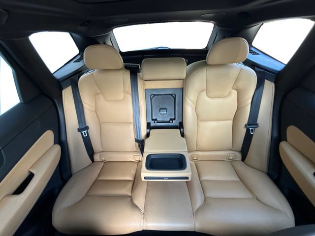 Used 2019 Volvo XC60 T5 Momentum w/ Multimedia Package AWD/4WD image 16