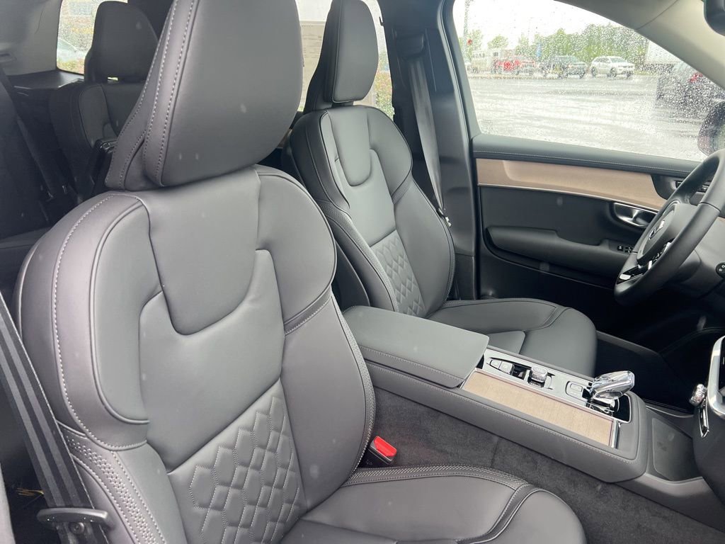 New 2026 Volvo XC90 B6 Plus w/ Protection Package Premier image 40