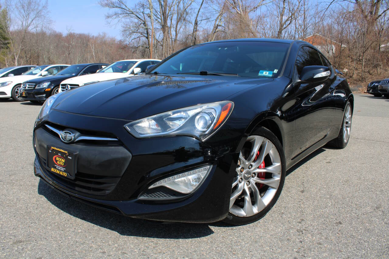 Used 2013 Hyundai Genesis 3.8 image 1