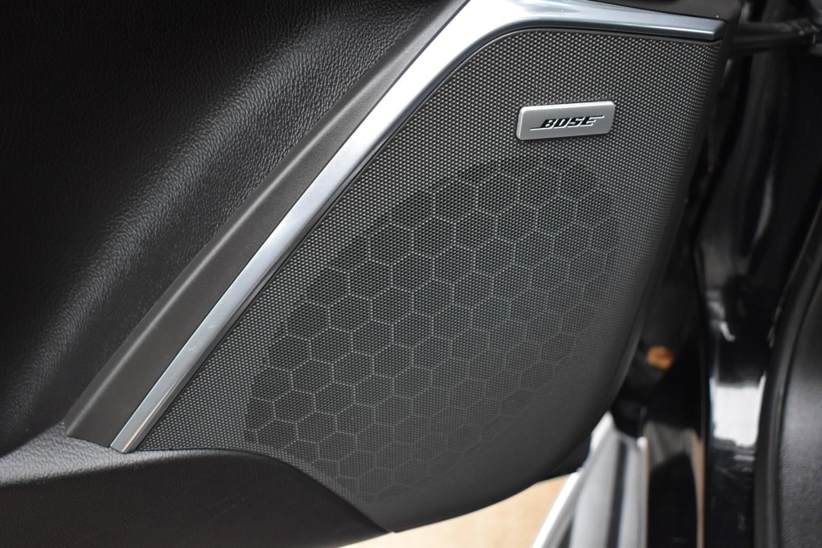 Used 2017 Cadillac Escalade Luxury image 32