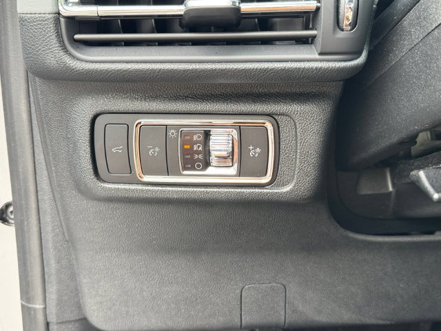 Used 2020 Lincoln Corsair AWD w/ Equipment Group 101A image 23
