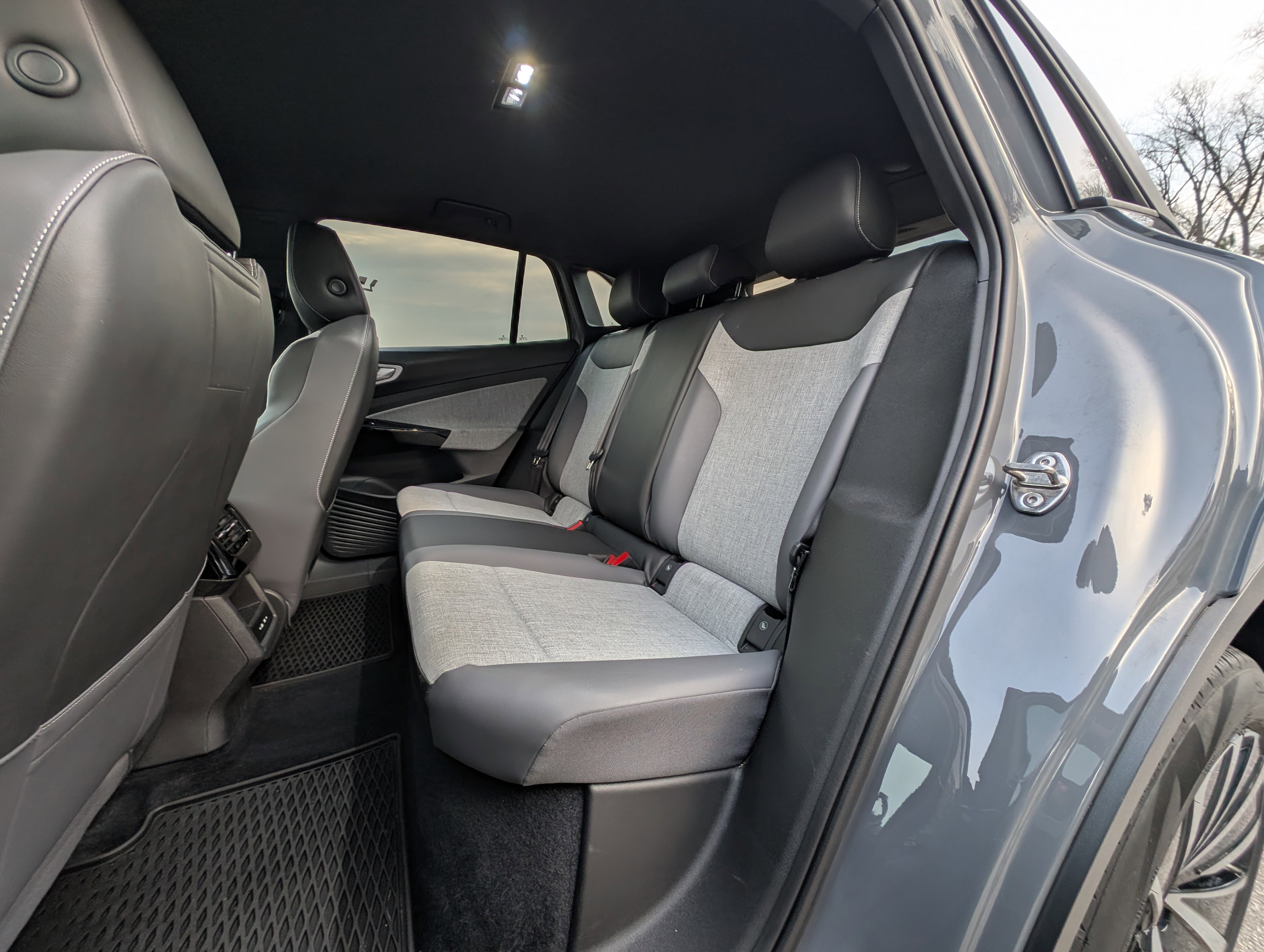 Used 2025 Volkswagen ID.4 Pro image 17