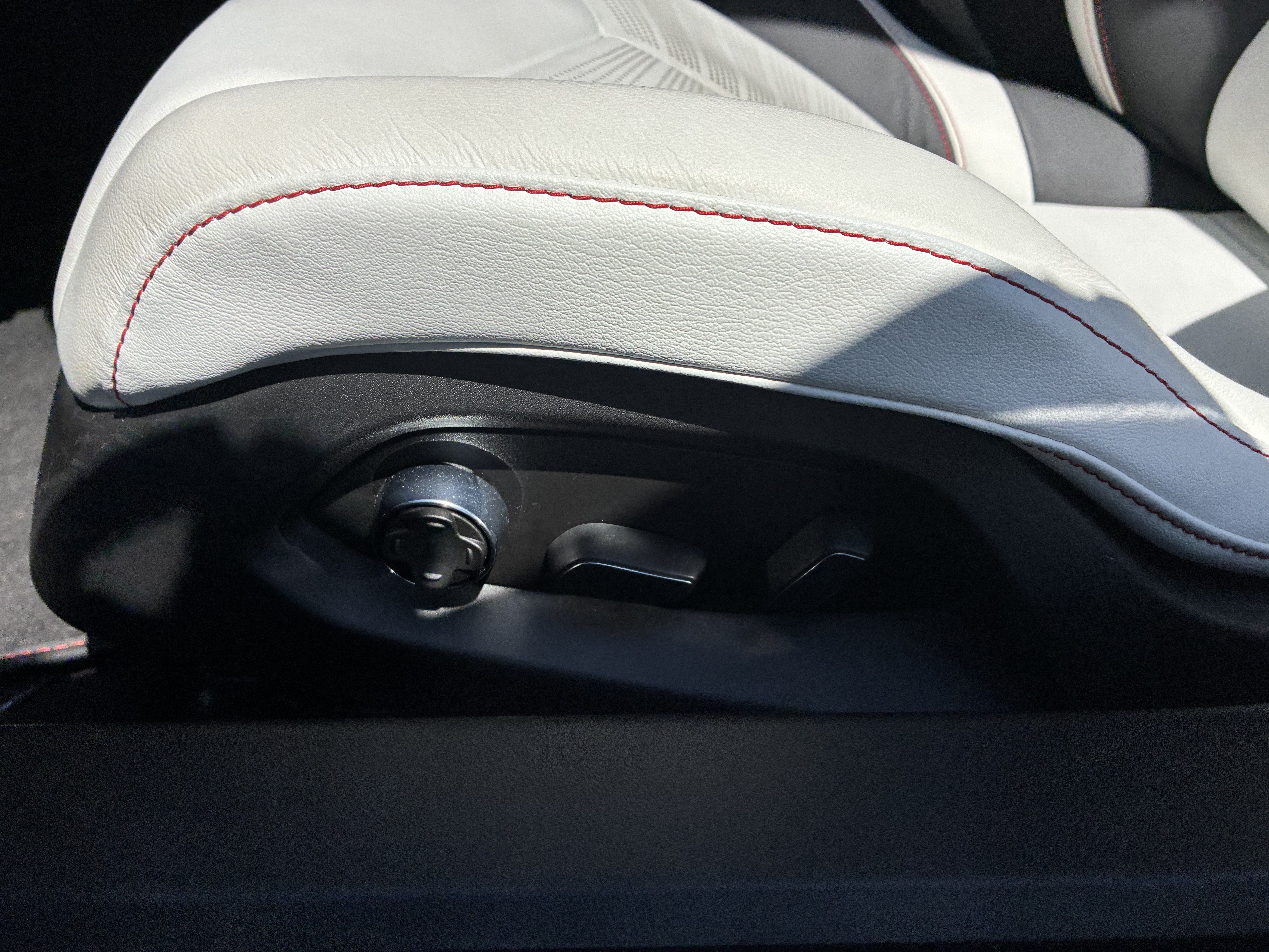Used 2023 Chevrolet Corvette Stingray Premium Cpe w/ Z51 Performance Package RWD image 26