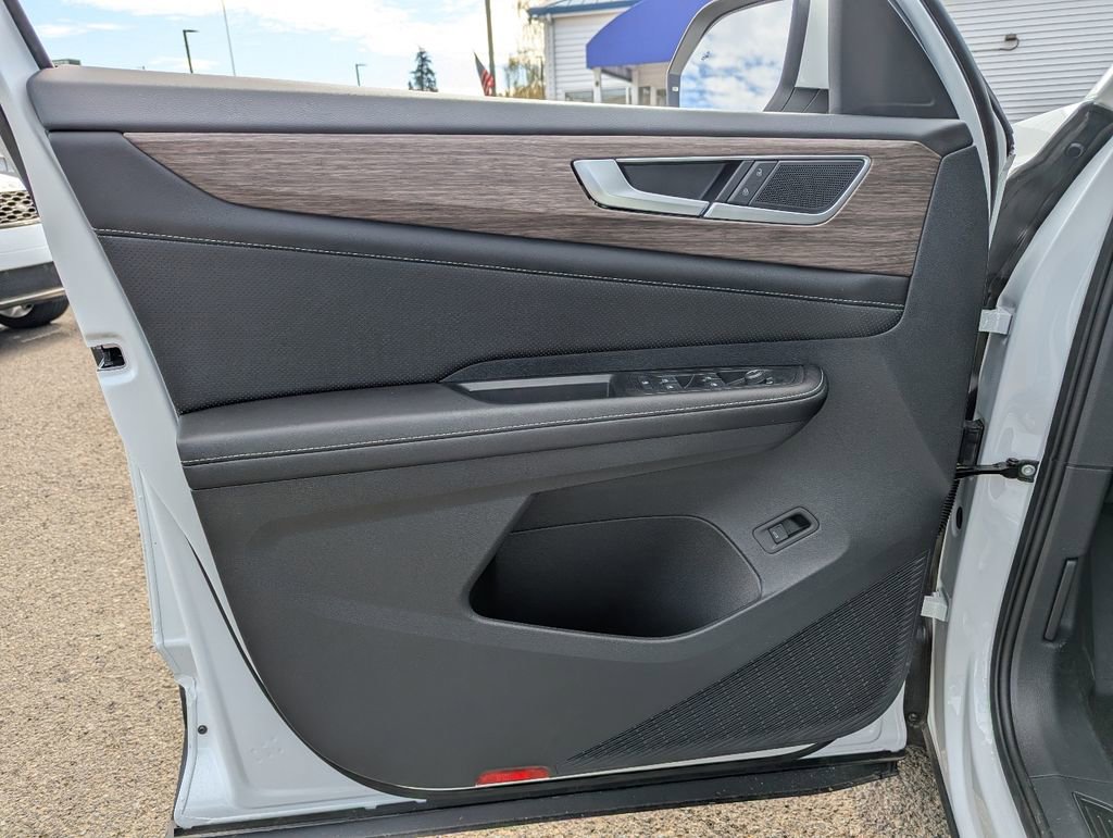 Used 2025 Volkswagen Atlas SEL AWD/4WD image 10