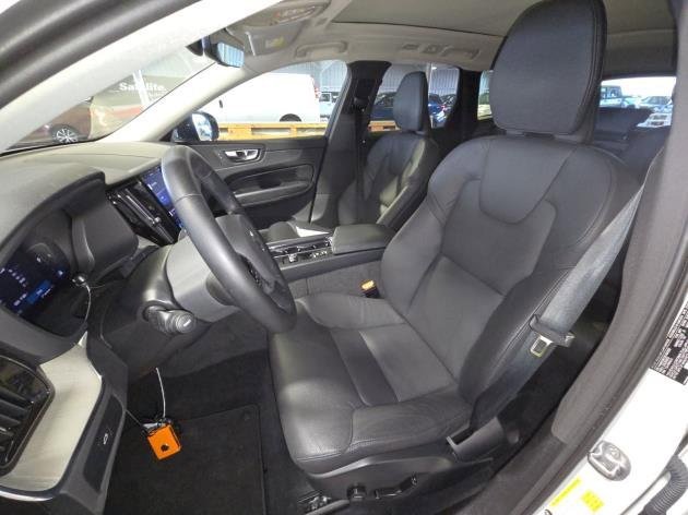 Used 2025 Volvo XC60 B5 Plus image 6